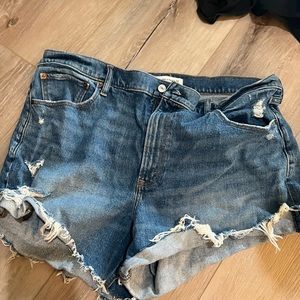 4” high rise mom short Abercrombie